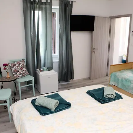 Emilia Apartment *